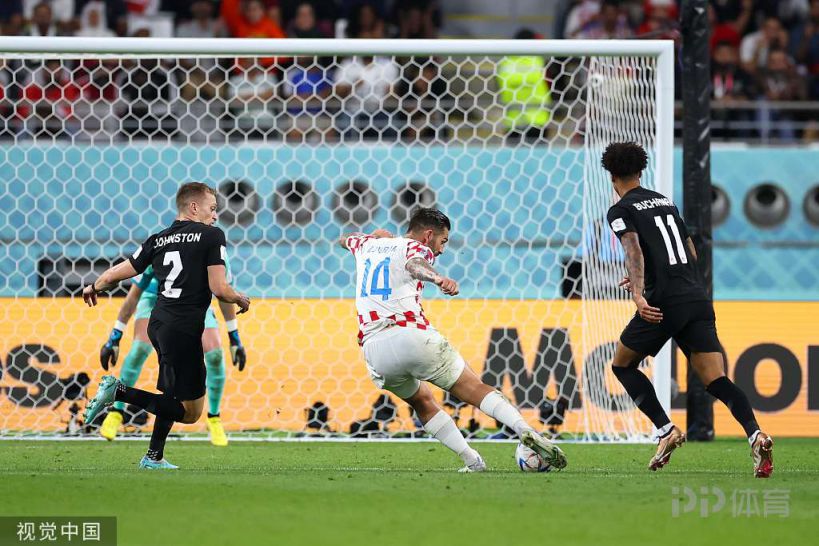 世界杯-克罗地亚4-1逆转加拿大 克拉马里奇双响阿芳2分钟闪击 9 克罗地亚对加拿大在哈利法国际体育场